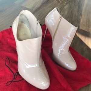 Christian louboutin nude patent booties